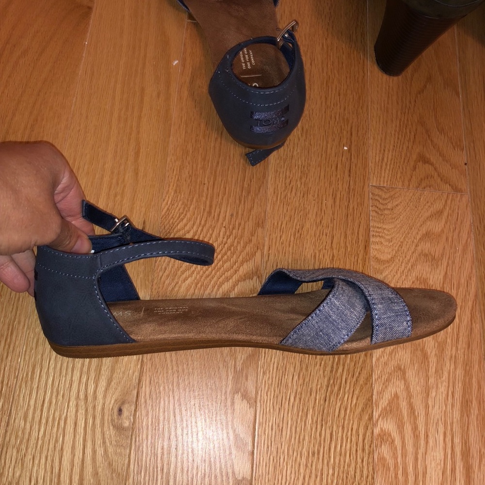 Tom’s Correa sandals